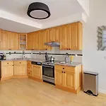 Spacious 2 Bedroom Luxeview- Oldtownview, 10min To Town