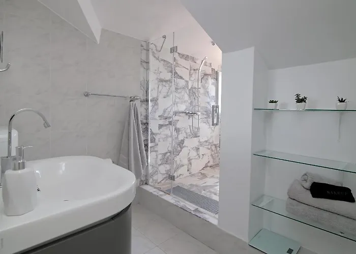 Spacious 2 Bedroom Luxeview- Oldtownview, 10min To Town Διαμέρισμα *