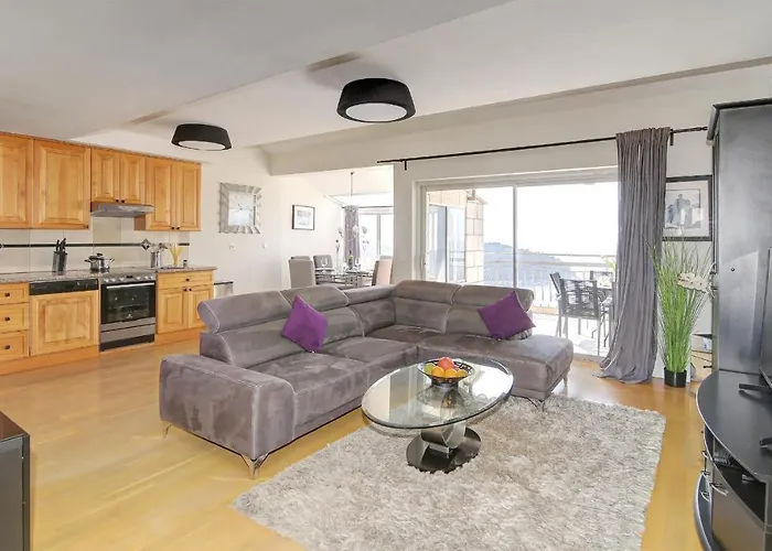 Διαμέρισμα Spacious 2 Bedroom Luxeview- Oldtownview, 10min To Town